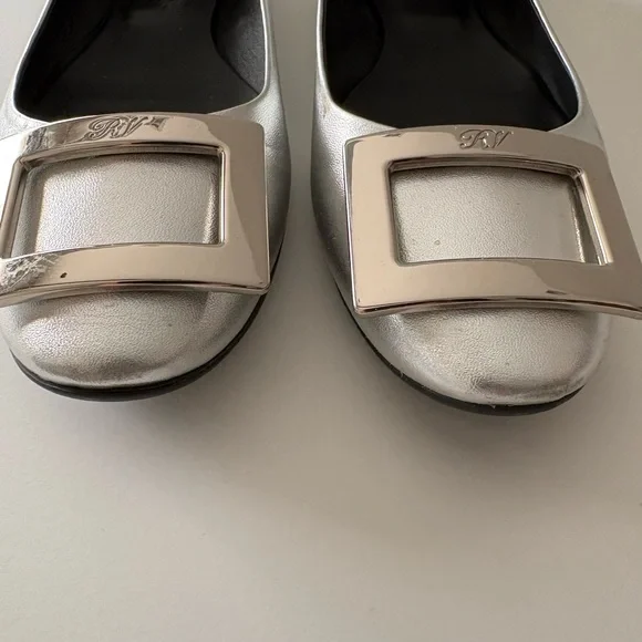 Roger Vivier Silver Flats with Engraved Buckle - Picture 5 of 9